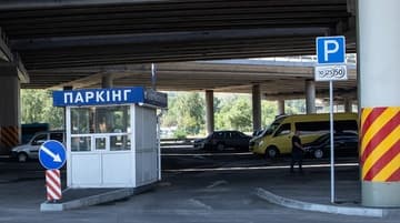 Парковка в Києві знову стала платна