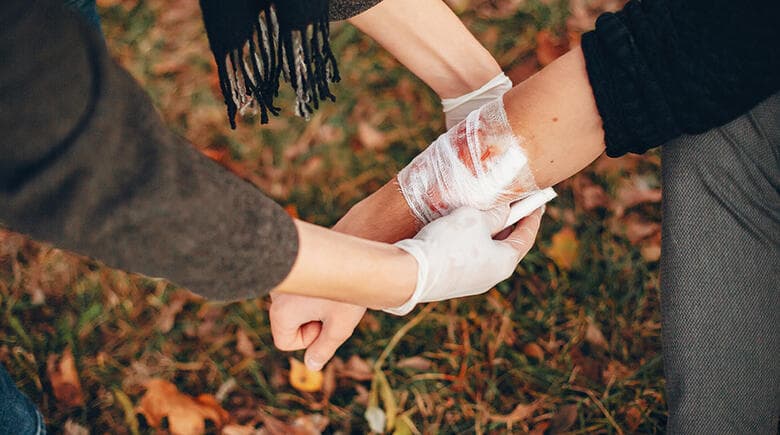 Чим відрізняється страховка від нещасних випадків та туристична