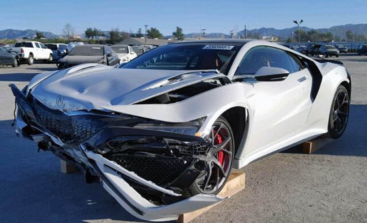 Поврежденный автомобиль Acura из США