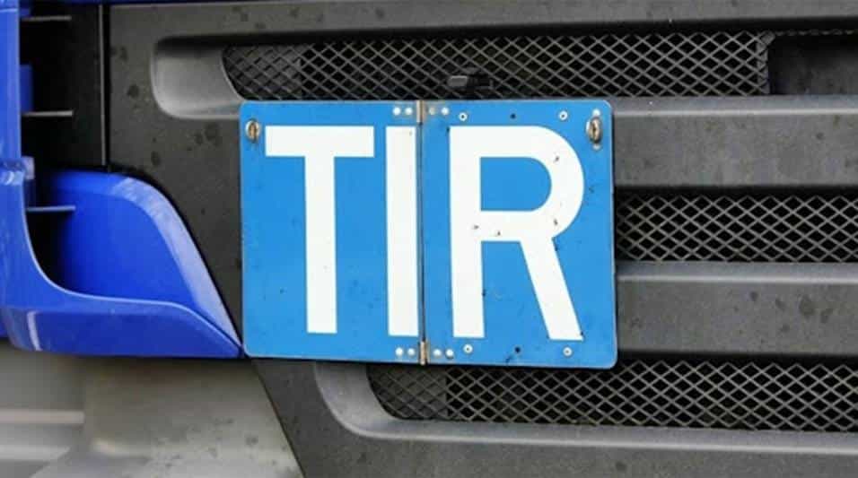 Що означає напис TIR на фурах, та чому такі авто не перевіряють?
