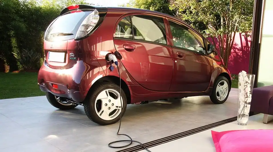 Топ-10 вживаних електромобілів та PHEV-гібридів за $10 тис., які можна придбати зараз