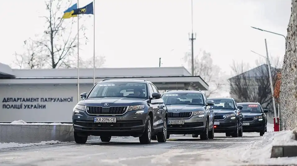 Поліцейські автомобілі «фантоми» почали фіксувати порушення ПДР на дорогах України