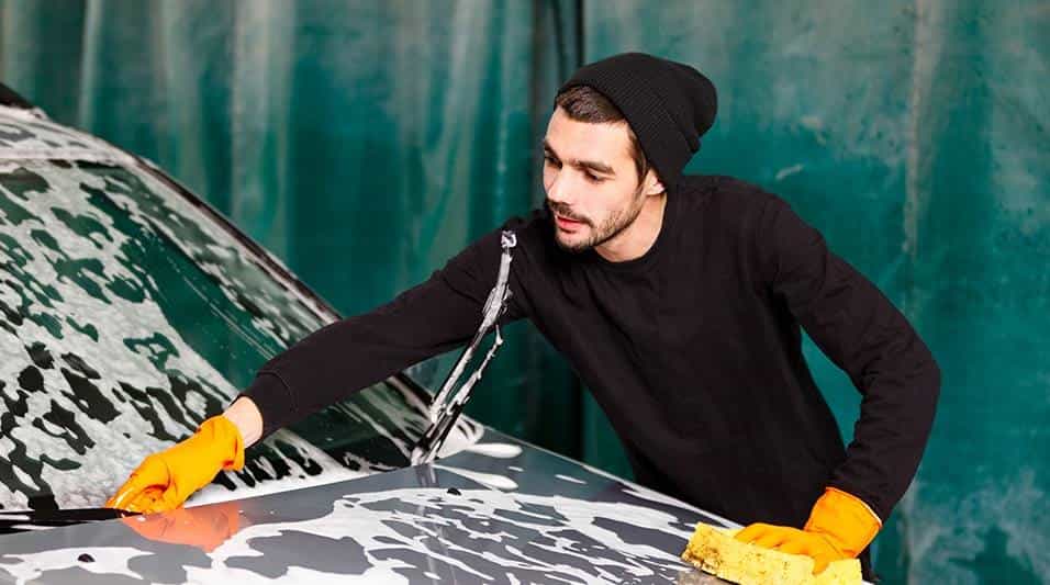 Як правильно самостійно помити авто?