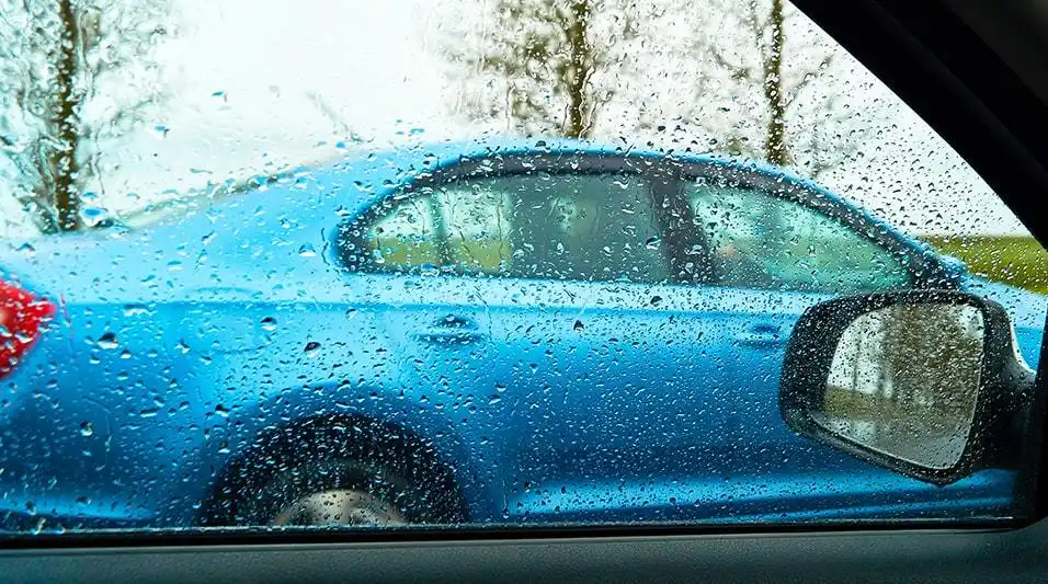 Правила їзди на автомобілі в дощову погоду