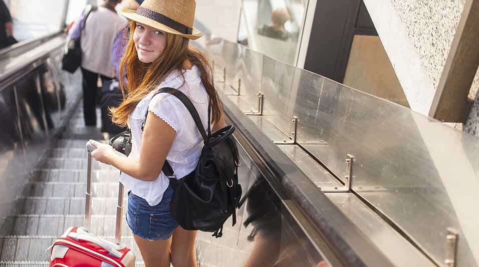 Українським підліткам можуть заборонити самостійно виїжджати за кордон