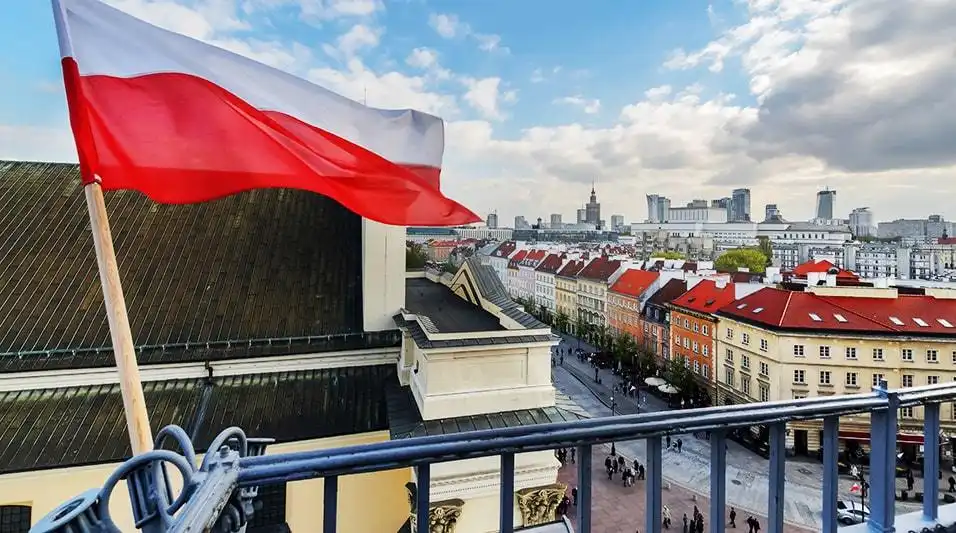 Які потрібні документи, щоб відкрити робочу візу в Польщу?