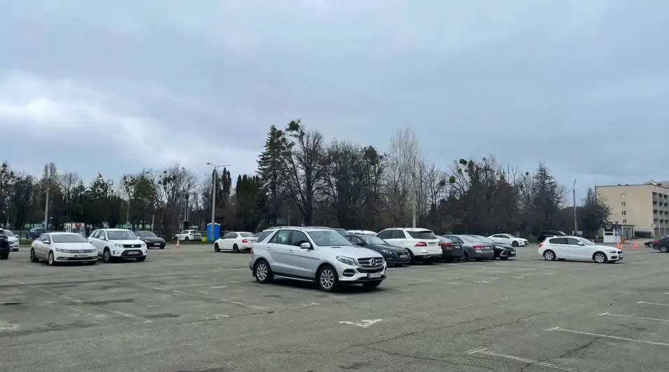 Як доглядати за автомобілем під час довгого простою