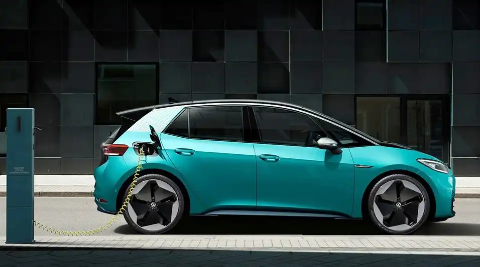 Електромобілі та проблеми з електропостачанням: як проїхати більше на одній повній зарядці акумулятора