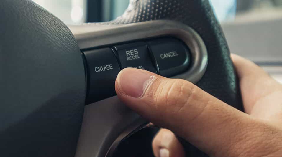 Що таке круїз-контроль та адаптивний круїз-контроль