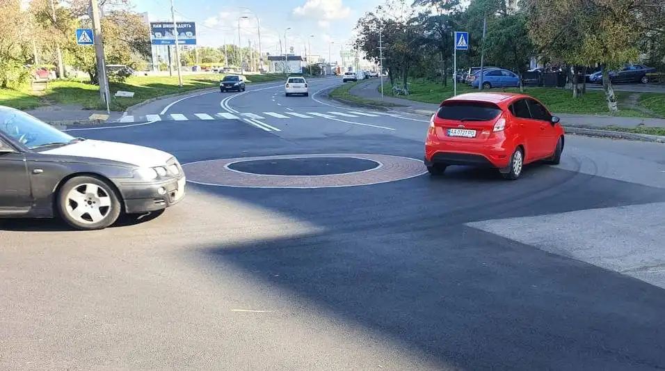 У Києві облаштовують нові кільцеві розв'язки малого радіуса