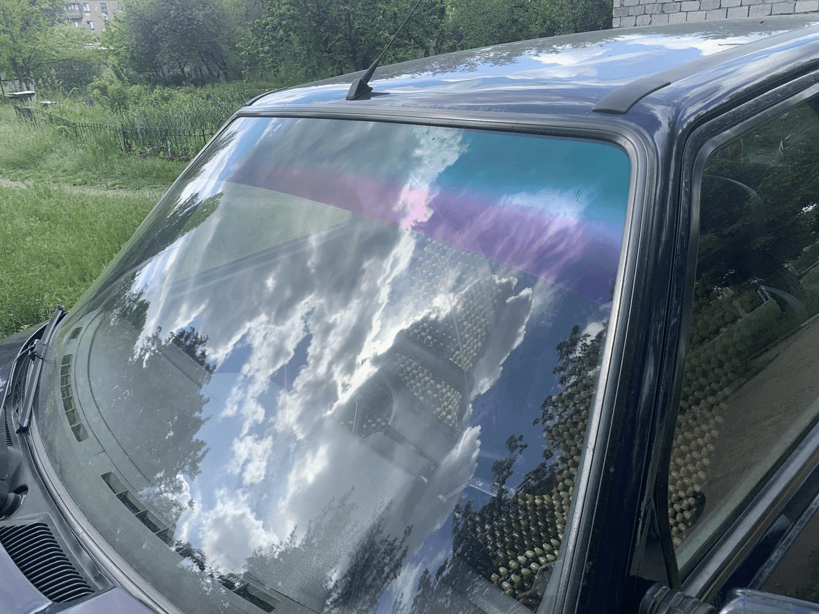 Наклейка на скло від сонця